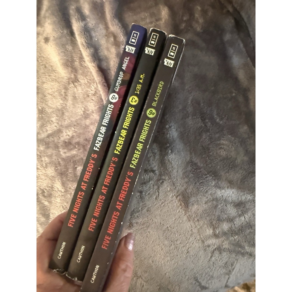 Five Nights At Freddy's Graphic Novel Books Horror Paperback  Lot of 3 - Picture 7 of 9